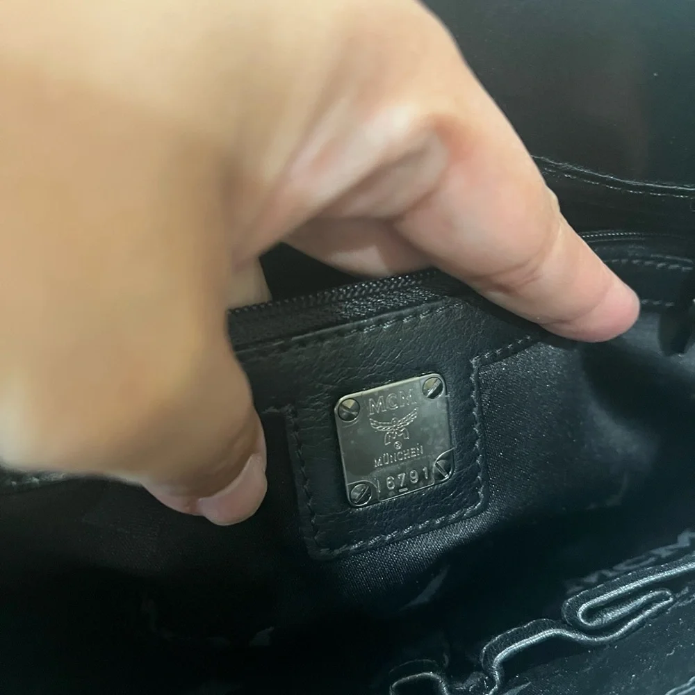 MCM BLACK EMBOSSED LEATHER MESSENGER BAG - Picture 10 of 15
